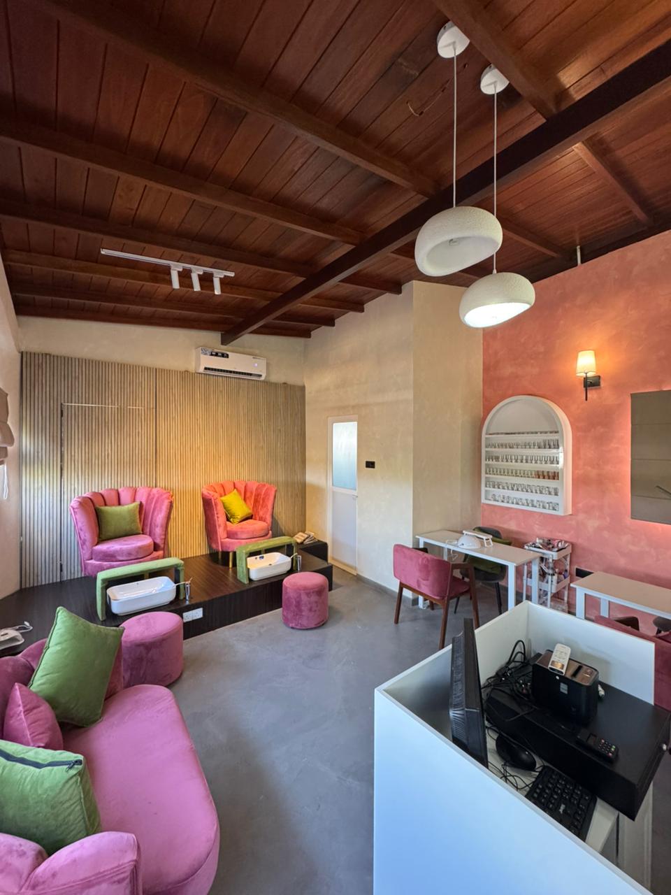 Bella’s Nail Studio salon lounge